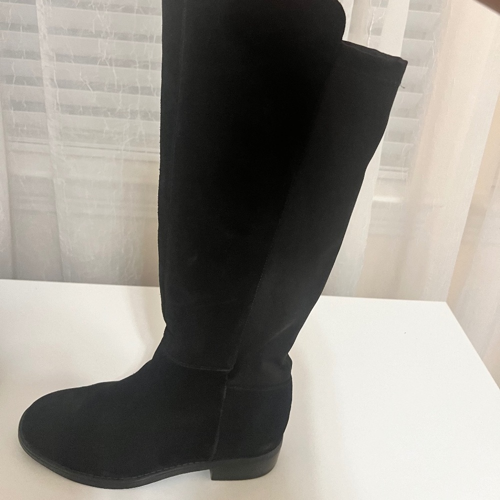 Black Knee-high boots. Women's 8.5
